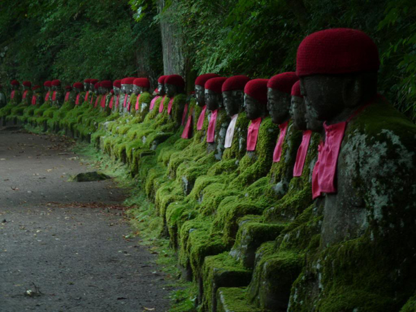 Sentiero vegliato dai Jizo