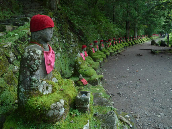 Sentiero vegliato dai Jizo